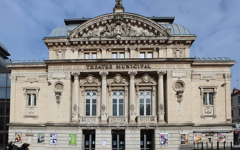 Combien coûte un ravalement de façade à Bourg-en-Bresse — façade du théâtre