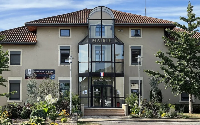 Ravalement de façade à Saint-Denis-lès-Bourg — mairie de Saint-Denis-lès-Bourg